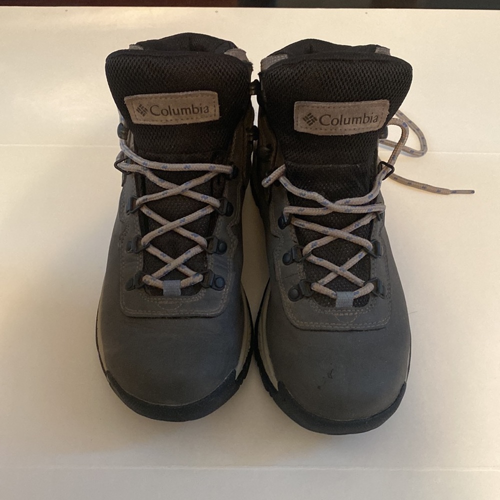 Columbia Newton Ridge+ Hiking Boots - 8 WIDE